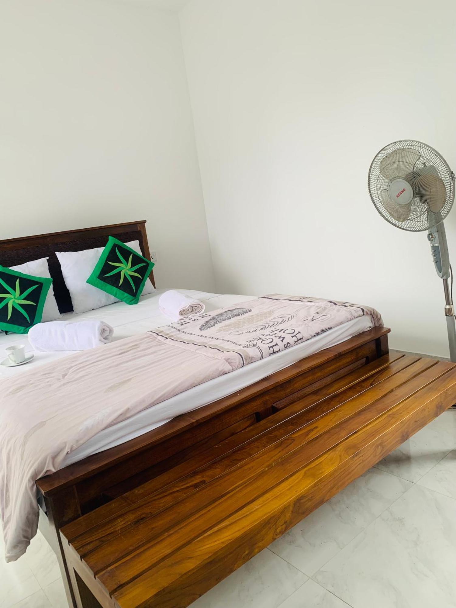 Broad View Apartment Ела Екстериор снимка