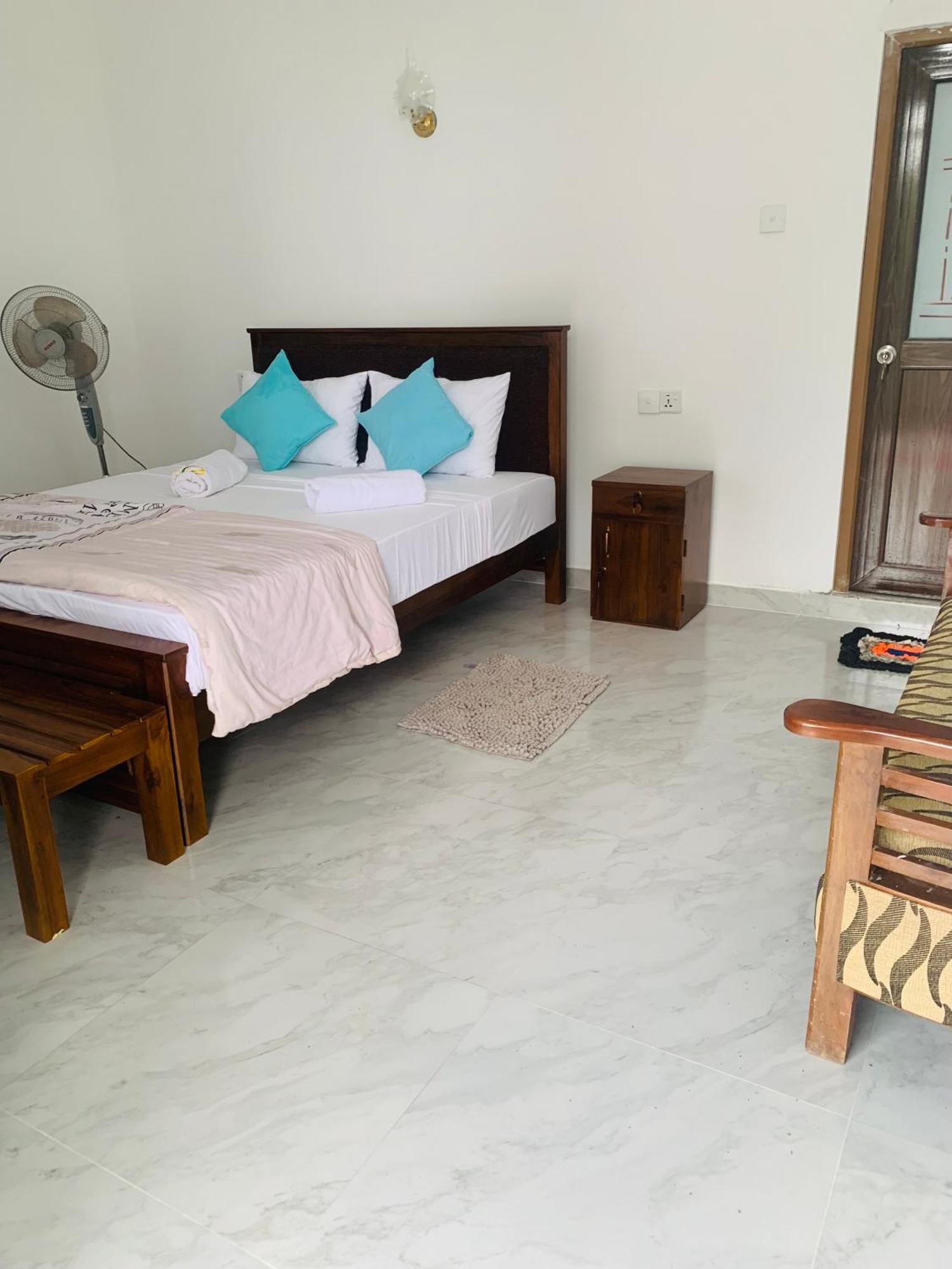 Broad View Apartment Ела Екстериор снимка